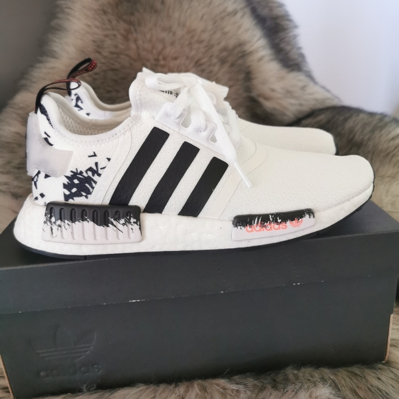 LAST ONE ❤️ADIDAS NMD_R1 WHITE BLACK GRAFFITI SHO… - Picture 5 of 5